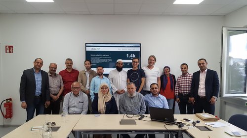 Gruppenbild mit den BesucherInnen aus Gaza und der Westbank mit dem CCCA Datenzentrum